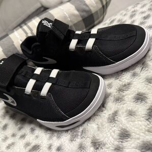 Nike Kids Black and White Sneakers size 3y